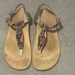 VIONIC ankle strap thong size 8 snakeskin look